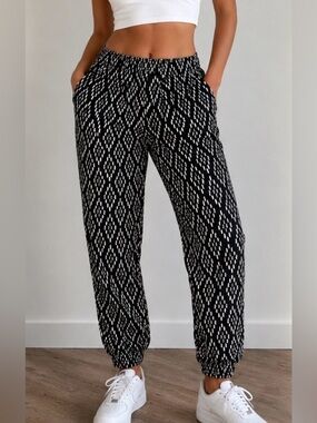 Abercrombie & Fitch Black and White Diamond-Print Joggers